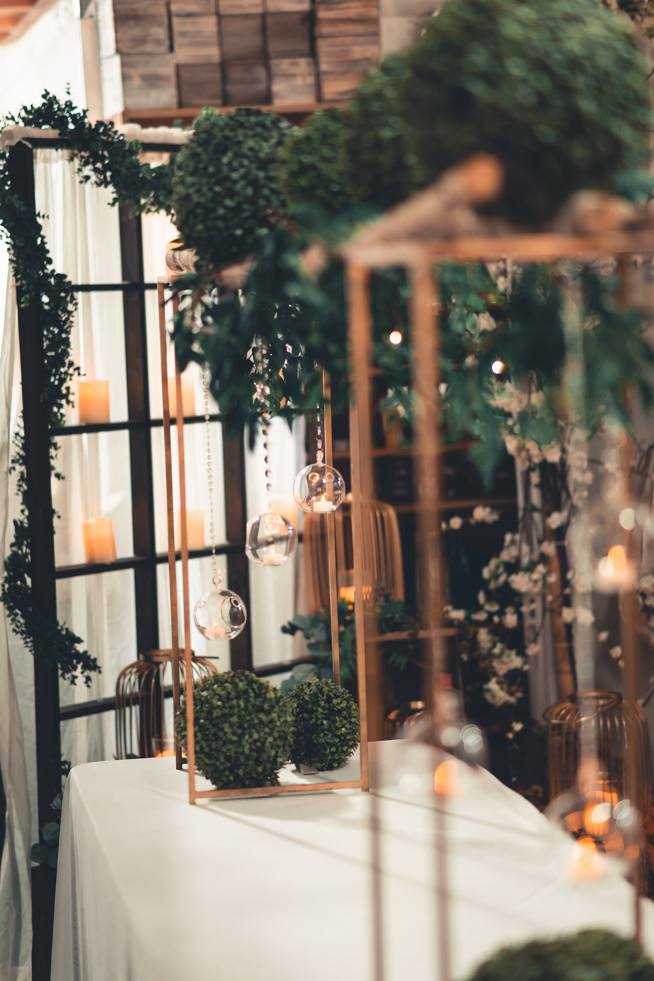 Hanged leaves decoration