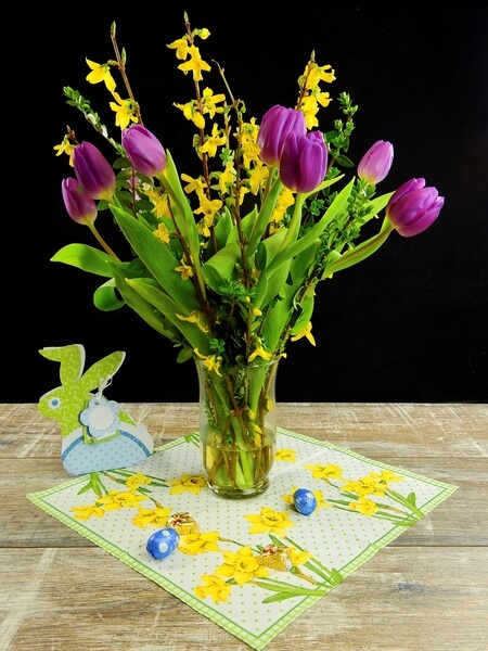 easter table arrangement