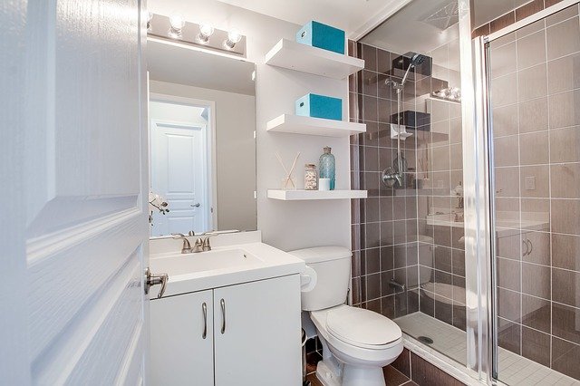 L shaped bathroom