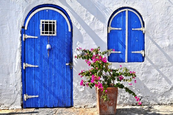 blue door