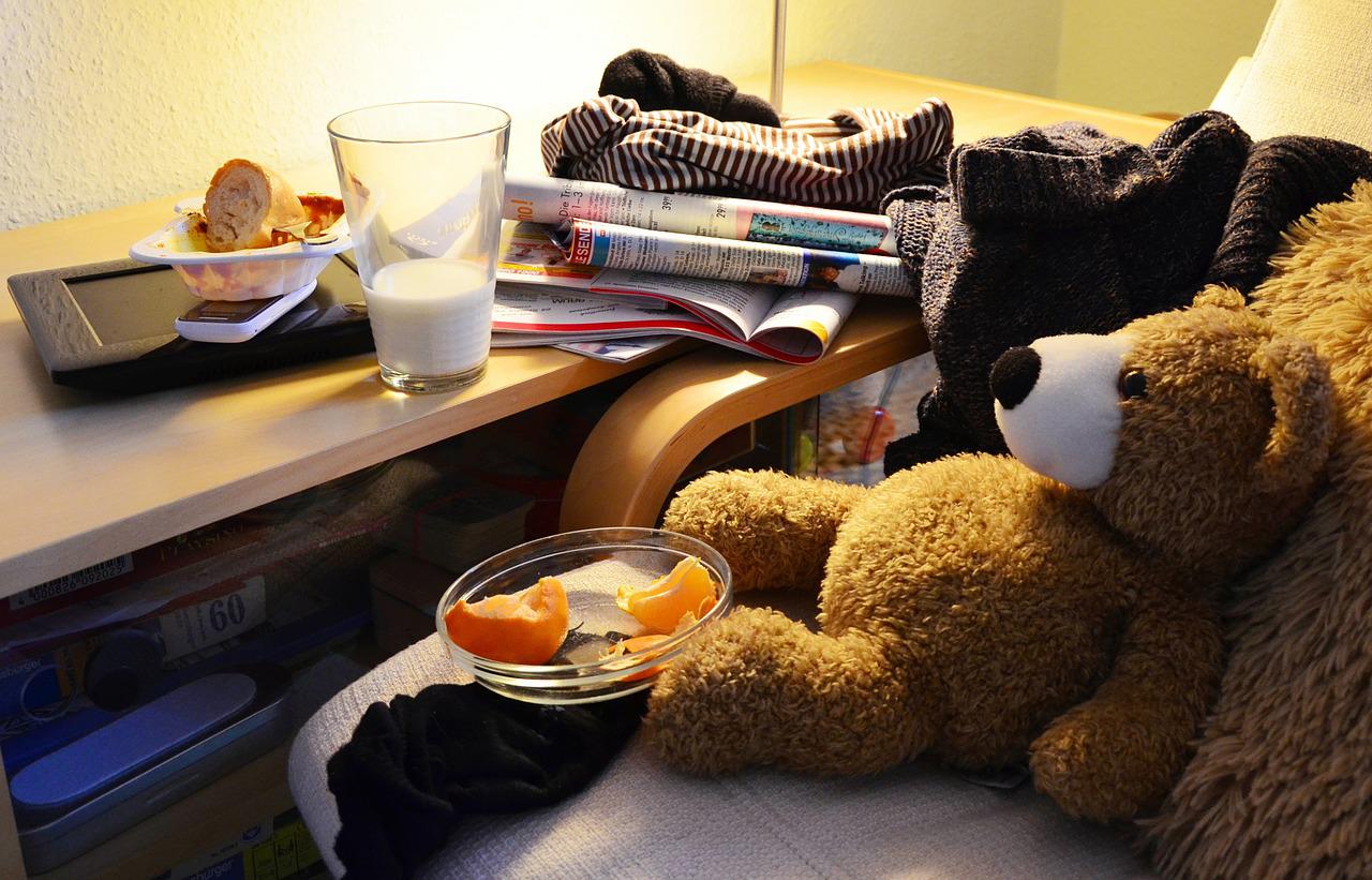 Kid bedroom clutter