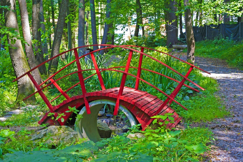 red bridge
