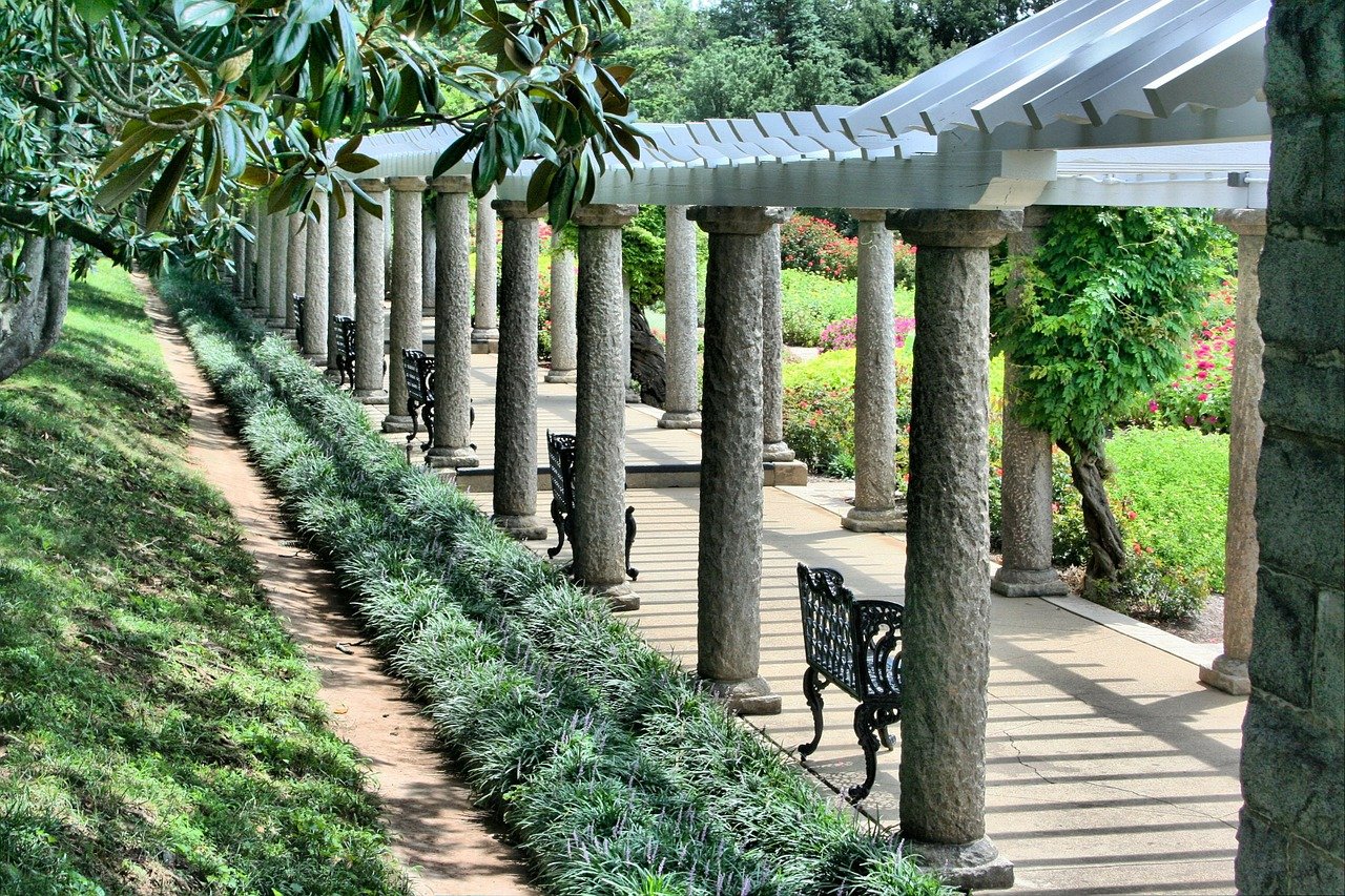Stone-columns-pergola