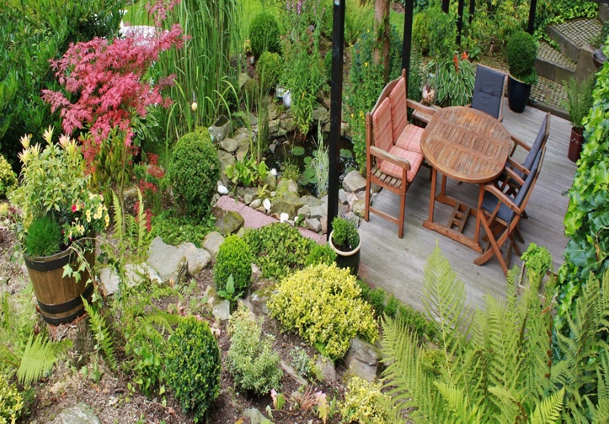 courtyard decor