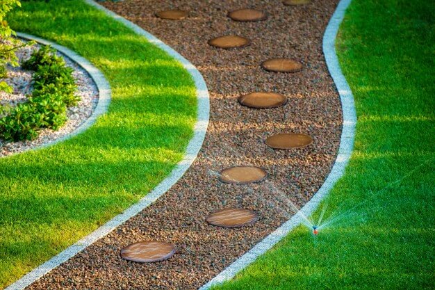 backyard-lawn-sprinkler 