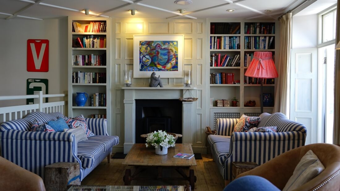 wall bookshelves