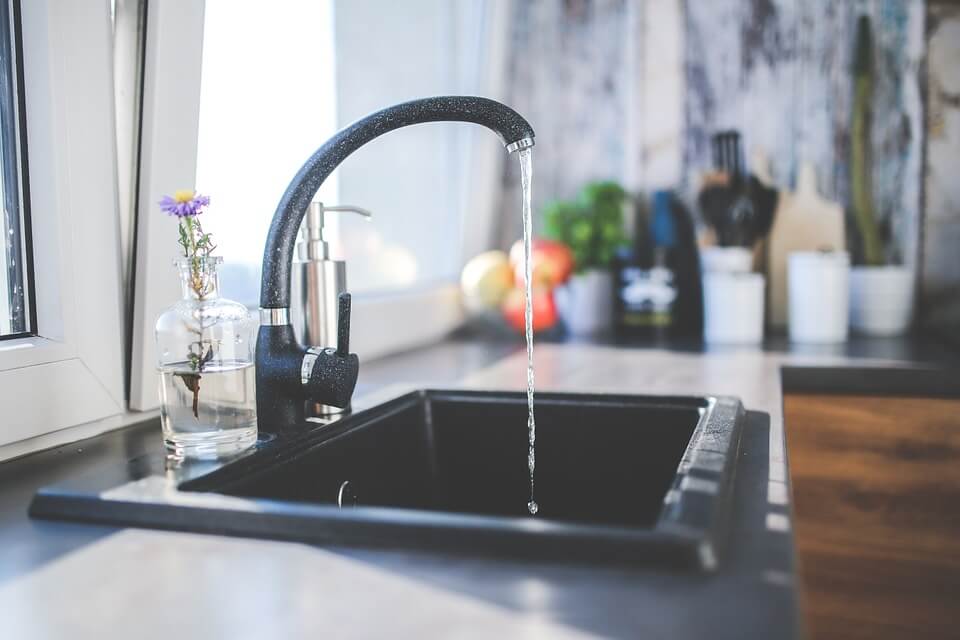 Black-Kitchen-Faucet