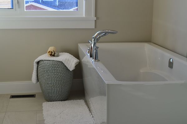acrylic bathtub