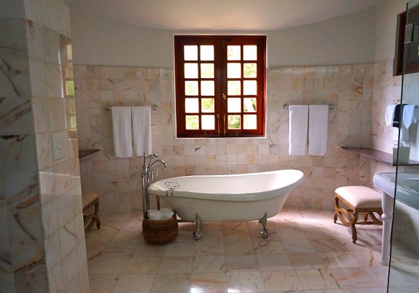 cast iron bathtub