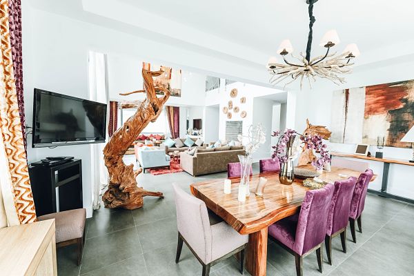 maximalist decor