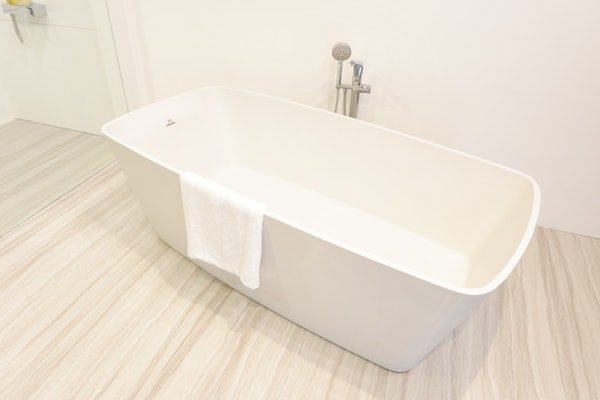 Acrylic bathtub