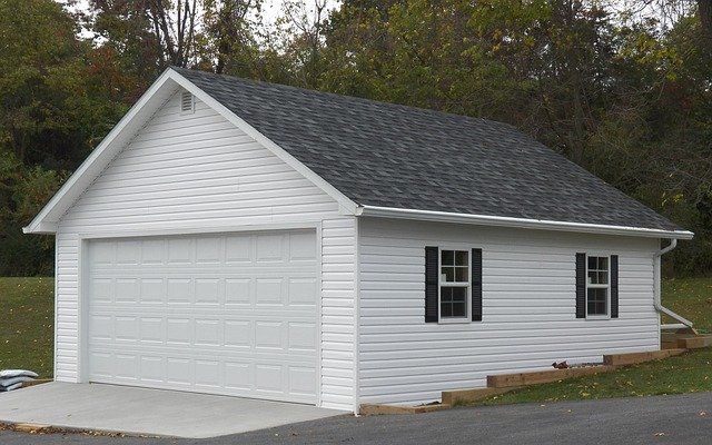 Detached garage
