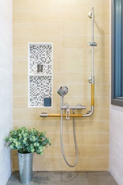 Adjustable showerhead