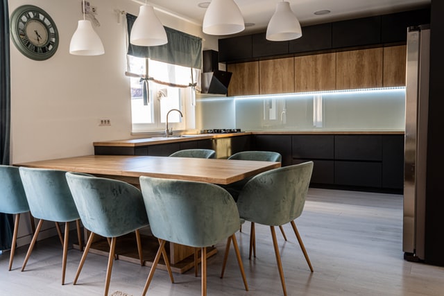dining room table placing