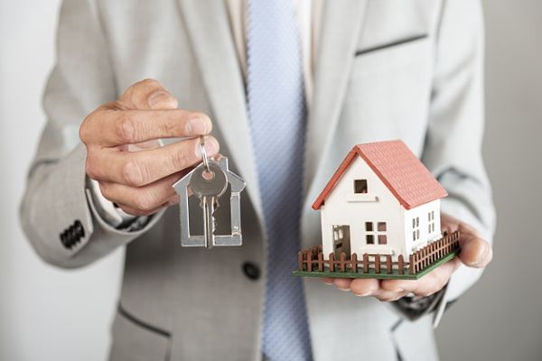 selling or buying house