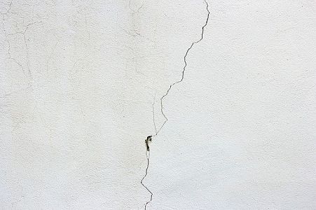 ceiling cracks causes