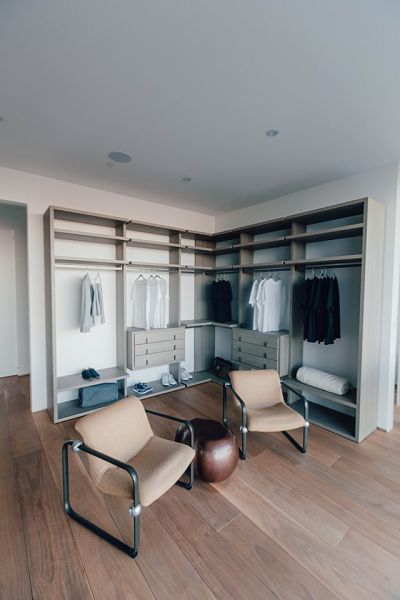 closet seating