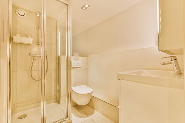 small toilet for small bath