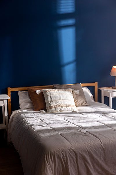pillows in bed