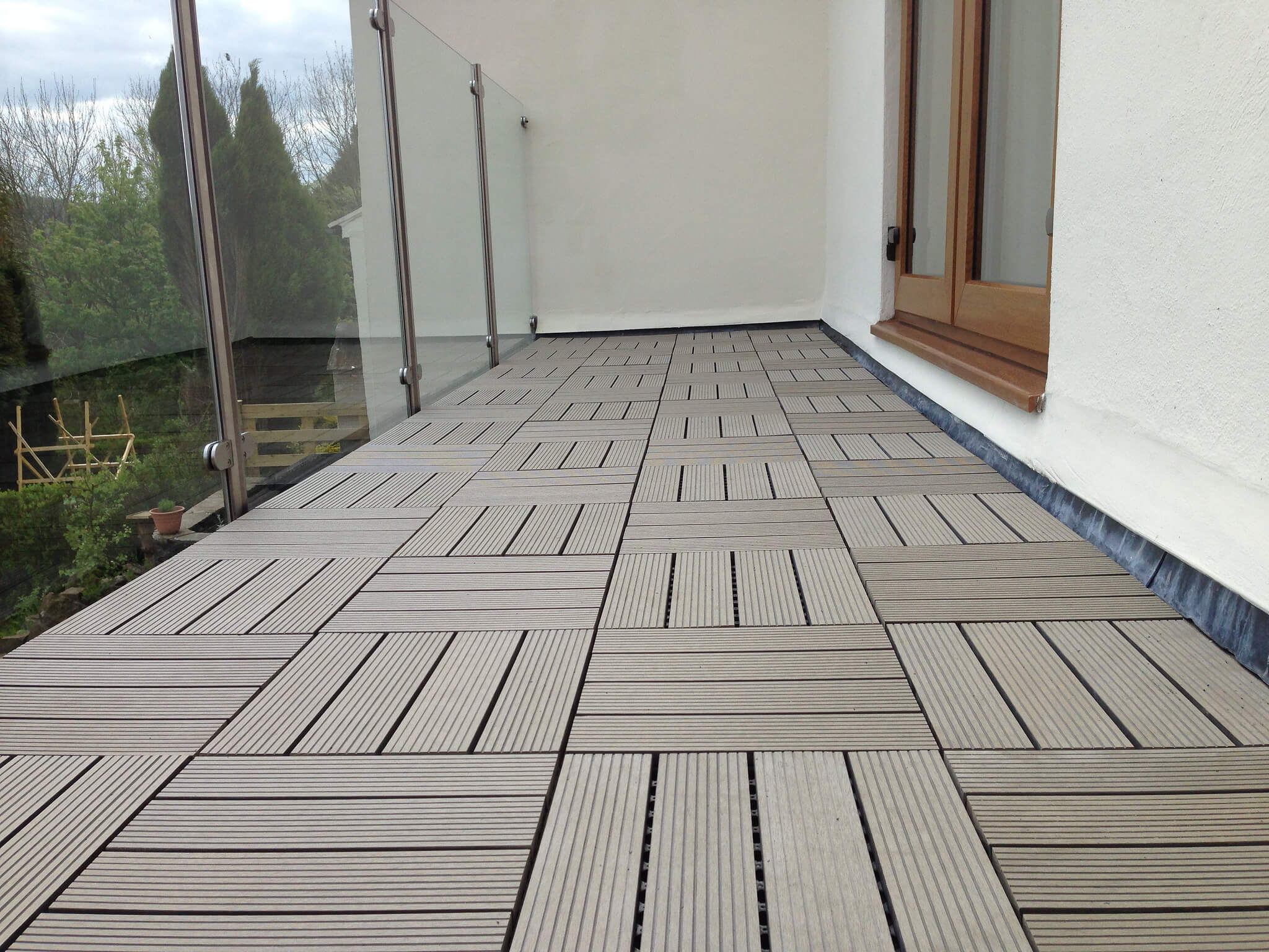 A Quick Guide to Decking Materials - KUKUN