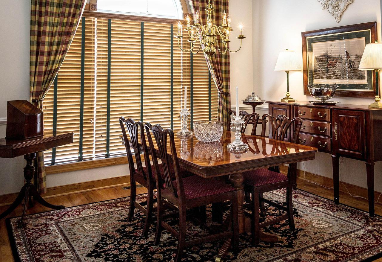 window blinds and courtain dining room