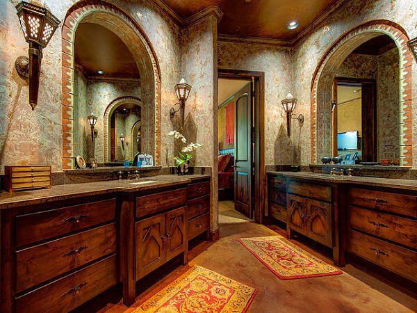 10 Stylish And Practical Jack And Jill Bathroom Designs