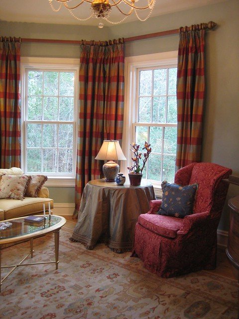 Checkered ring-top curtain