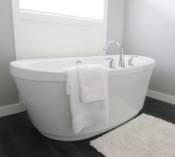 standard bathtub