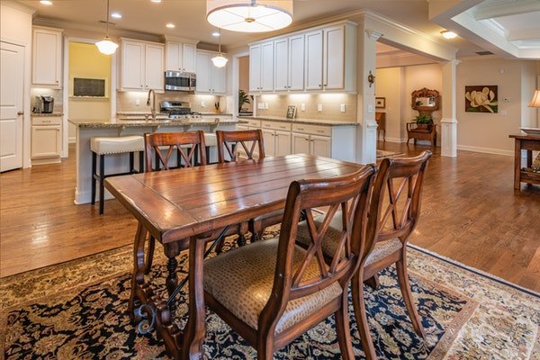 How To Choose A Dining Room Rug Size, How To Determine Rug Size Under Dining Room Table