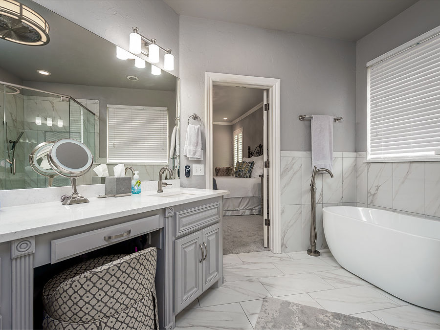 17 Stunning Gray And White Bathroom Ideas To Inspire You