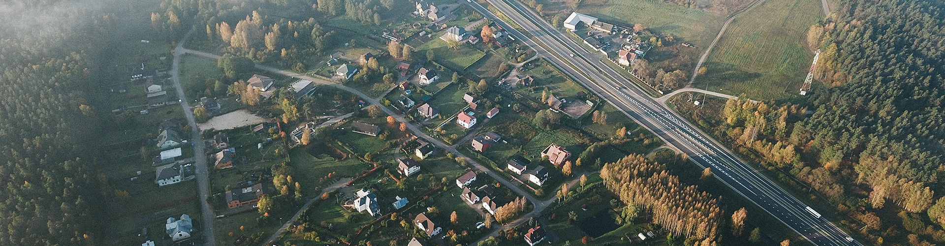 Differences Between Geographic Communities and Neighborhoods