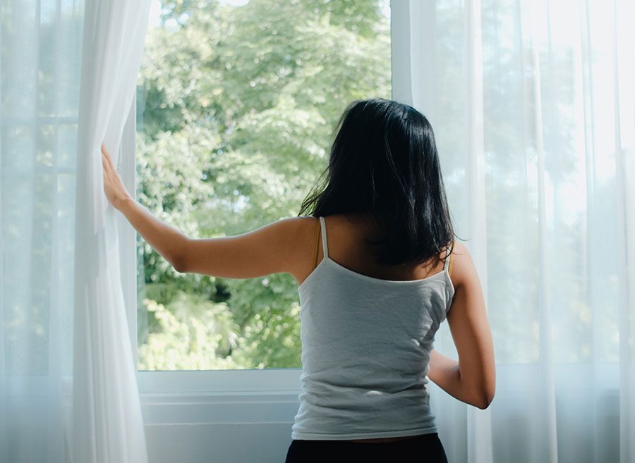 close windows to avoid pollen allergies