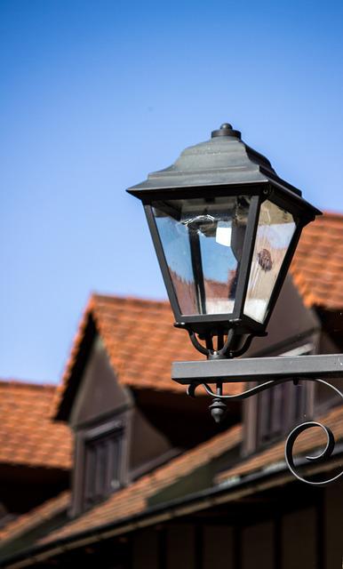 How to clean exterior light fixtures