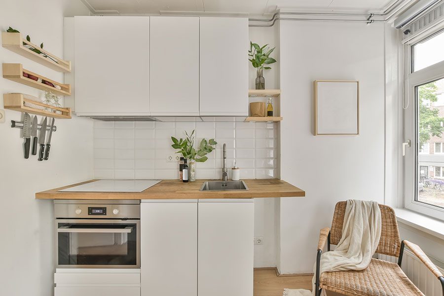 Contemporary Kitchen in Acrylic Gloss Cabinets