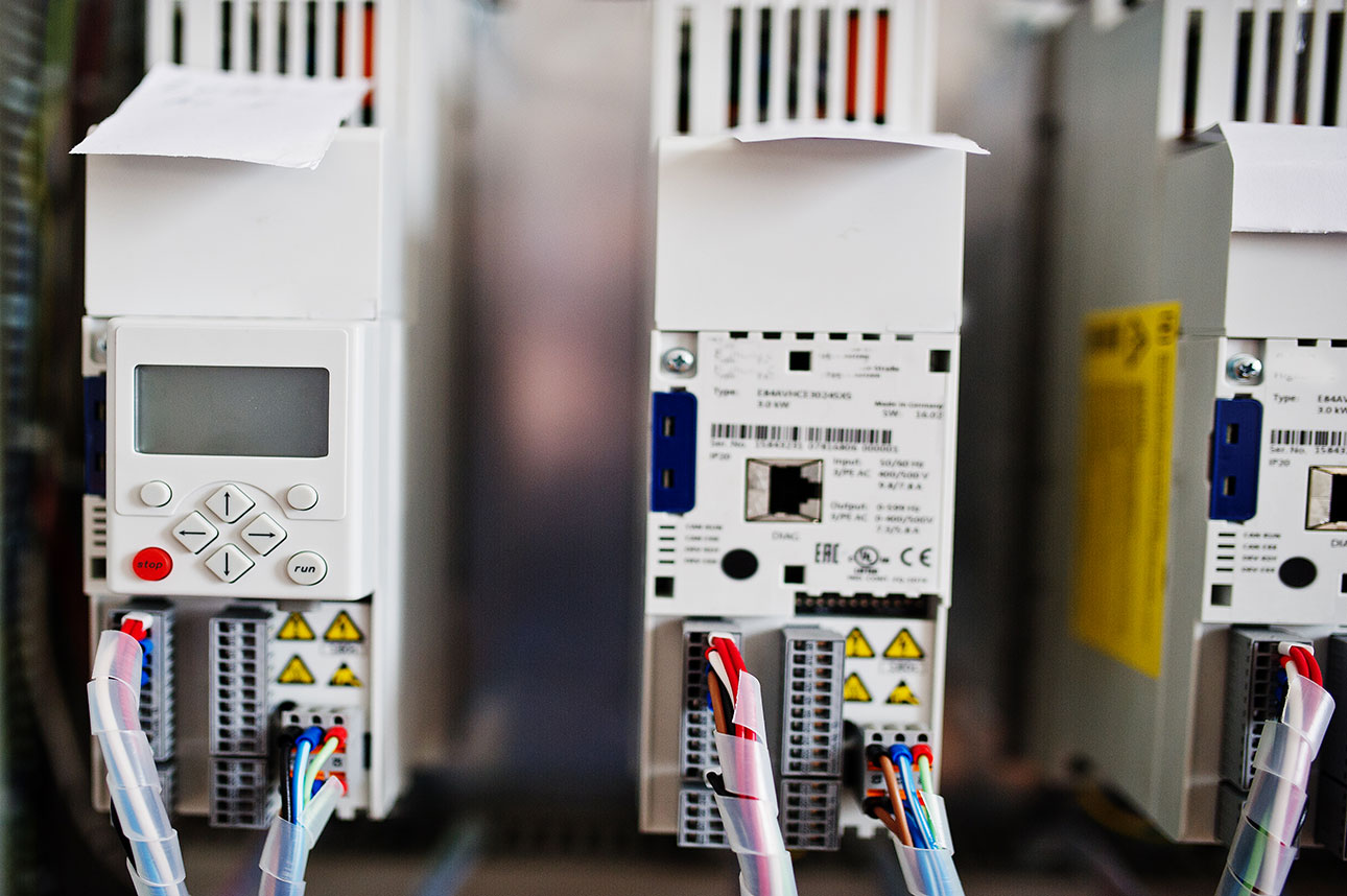 Fuse Box vs. Circuit Breaker [Which One Works Better For You?]