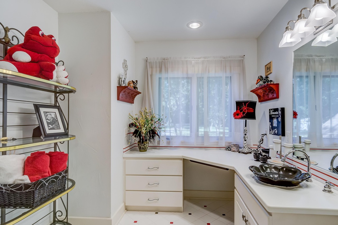 Extra-storage-in-the-bathroom